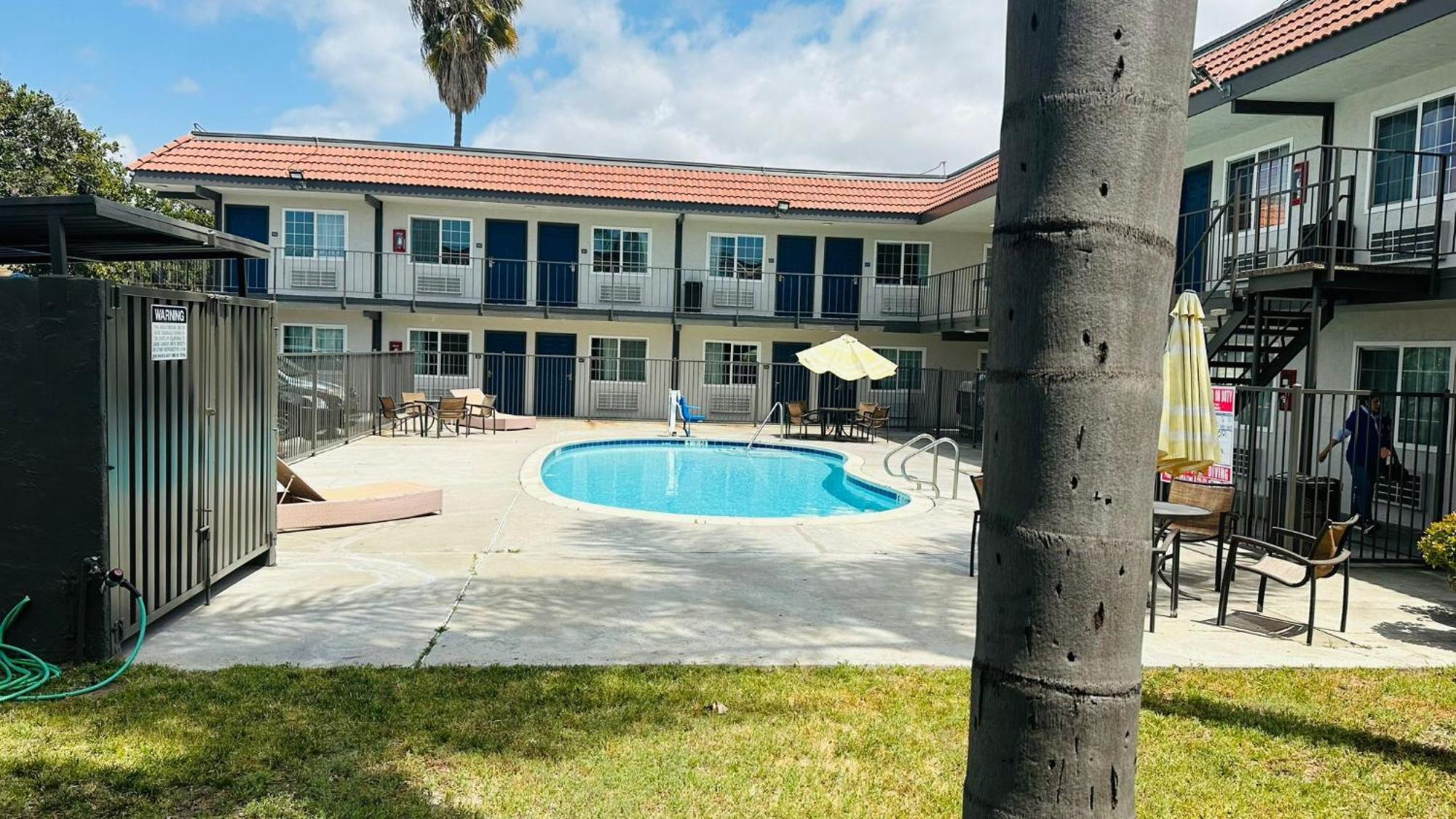 Hotel 6 San Ysidro Ca South Bay 2*