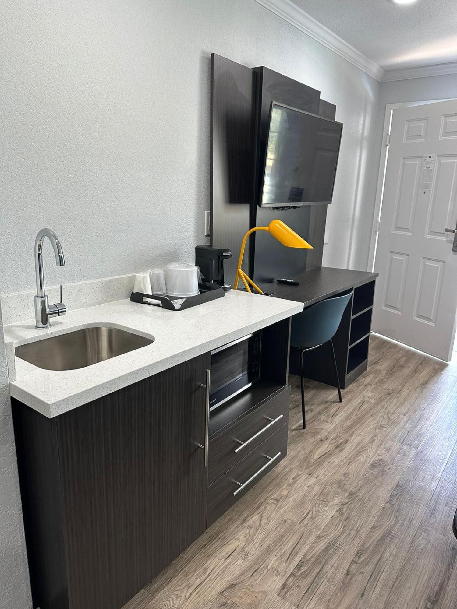 Hotel 6 San Ysidro Ca South Bay 3*